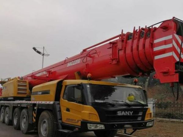 栖霞市吊车出租_定定如何保证吊运重型设备的安全